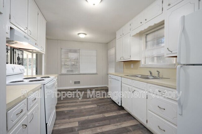 Building Photo - 1216 Huffman Rd