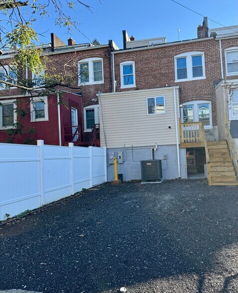 Building Photo - 604 N Augusta Ave