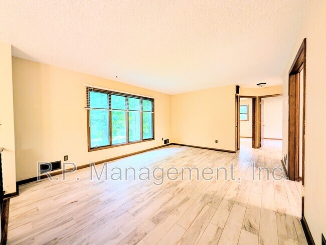 Building Photo - 15740 Pilar Rd N
