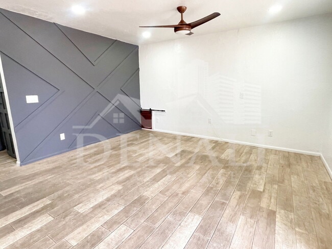 Building Photo - 423 S Terry Ln