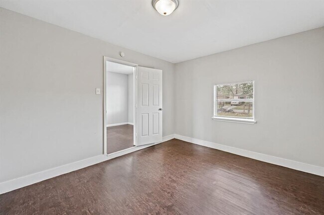 Building Photo - 9133 Woodlyn Rd
