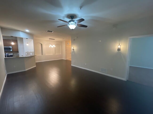 Building Photo - Affordable Elegance! 3 Bed 2 Bath Condo in...