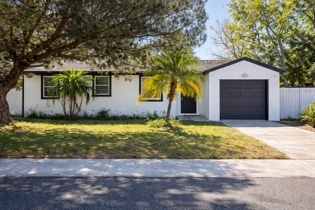 Building Photo - 640 Jasmine Rd