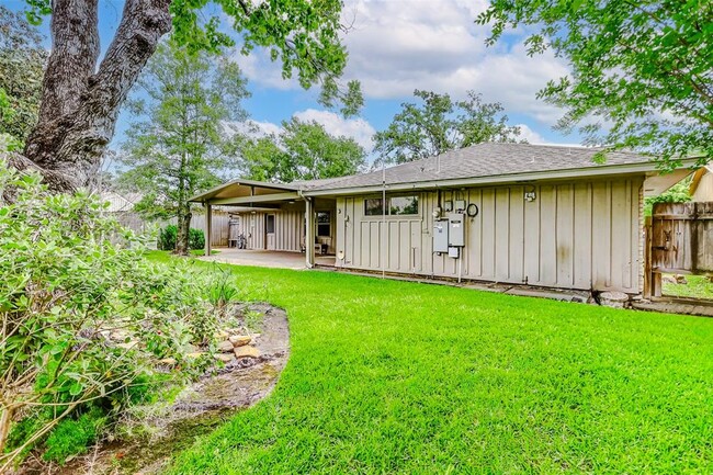 Building Photo - 2015 Mapleton Dr
