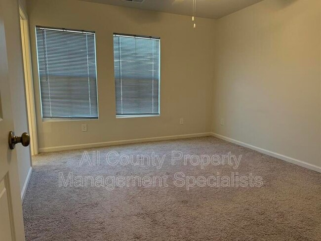 Building Photo - 451 Dinkins Dr