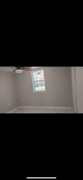 Building Photo - 109 E Venus Ln