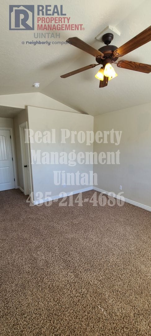 Building Photo - 3 bed 2.5 bath townhome in Fox Run