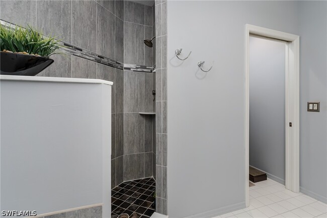 Building Photo - 640 Lalique Cir