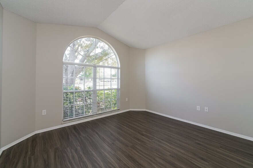 Building Photo - 224 Kingshill Ct SE