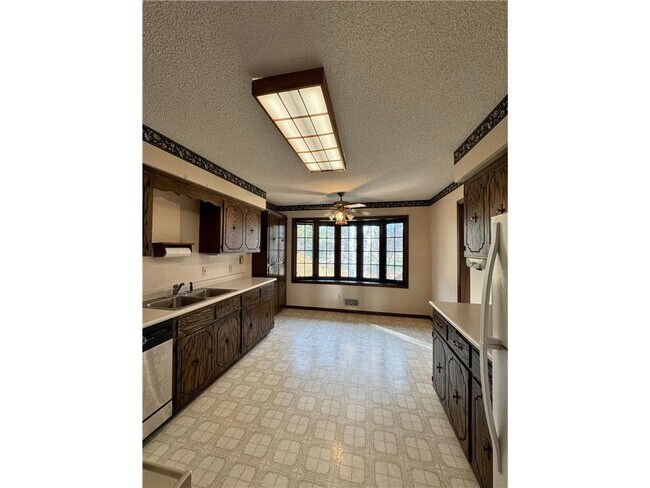 Building Photo - 3601 125th Ave NE