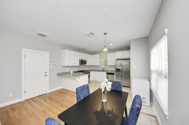 Building Photo - 3718 Main Poplar Dr
