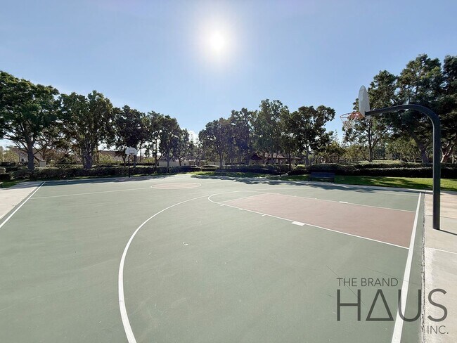 Building Photo - Desirable Oak Creek Community Detached Home with Two Car Garage