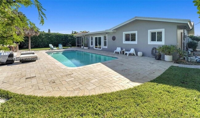 Building Photo - 640 NW 12th Ave