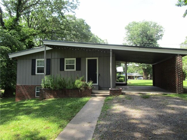 Primary Photo - 3413 Lakeland Rd