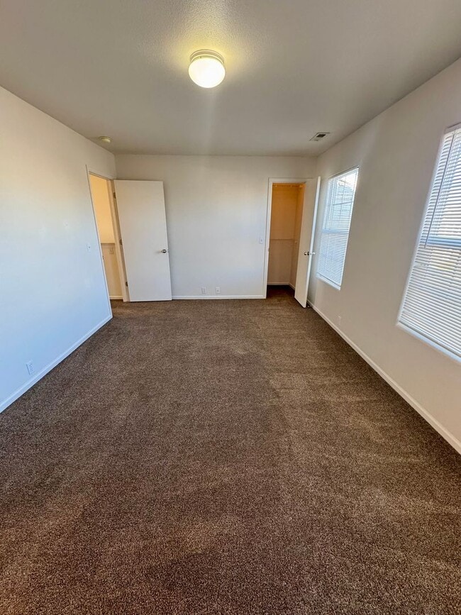 Building Photo - TWO BEDROOM TOWNHOME with AC