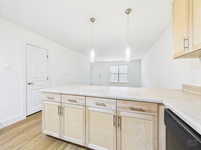 Building Photo - 711 W 32nd St