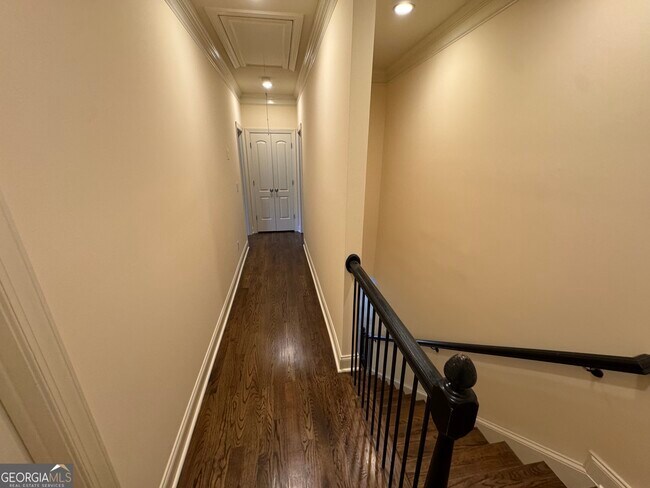 Building Photo - 1092 McLynn Ave NE