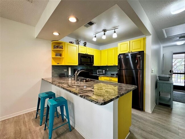 Building Photo - 3031 Quail Hollow St