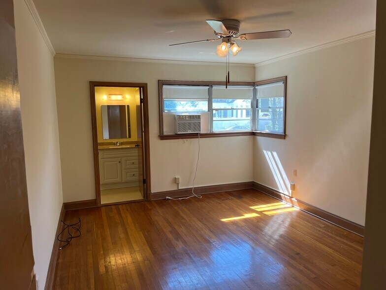 Master Bedroom - 30 Thrasher St
