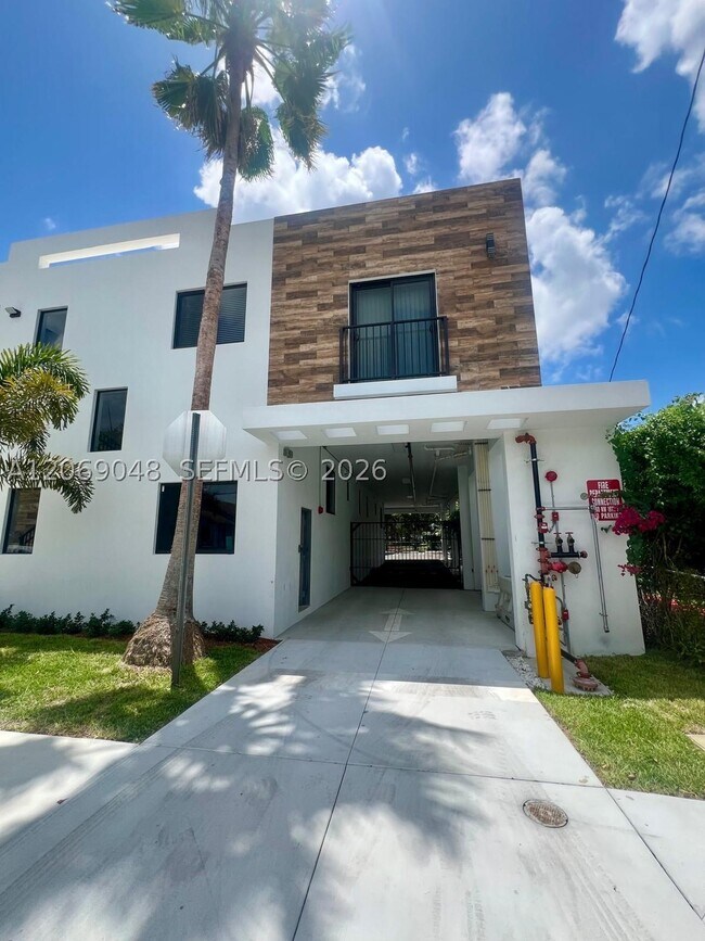 Building Photo - 1860 NW 19th St