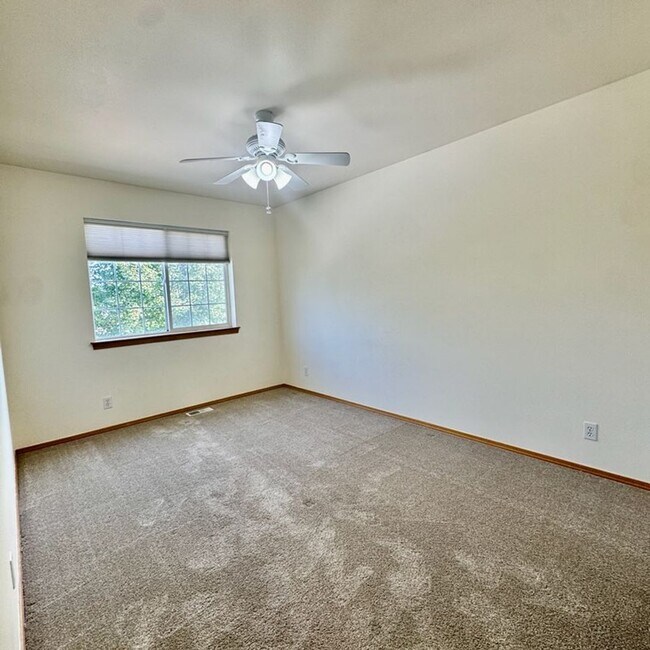 Building Photo - Charming 4 bedroom in a great neighborhood!