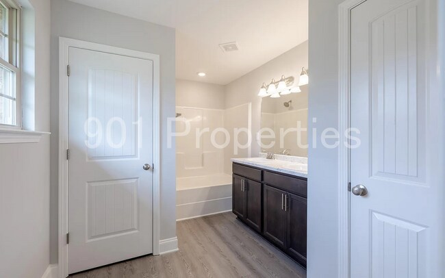 Building Photo - 5961 Uselton Dr