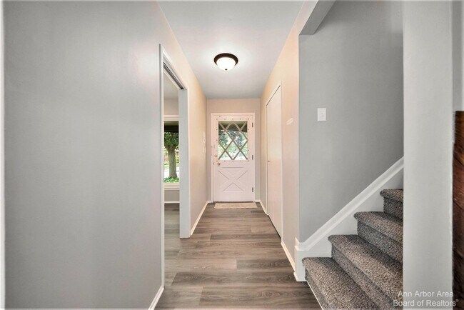 Building Photo - 2923 Burlington Ct