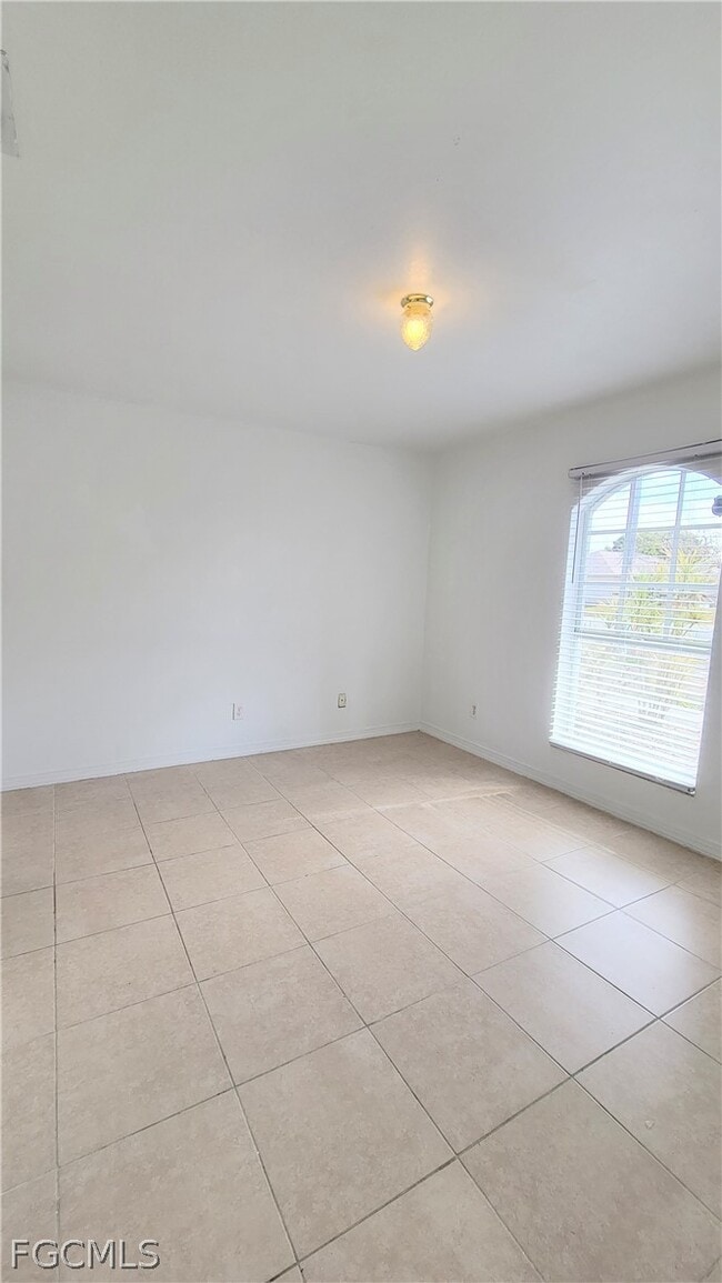 Building Photo - 718 Altair Ave