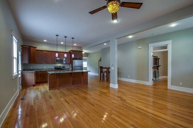 Building Photo - 5106 Indiana Ave