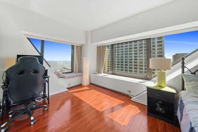 Building Photo - 175 E Delaware Pl