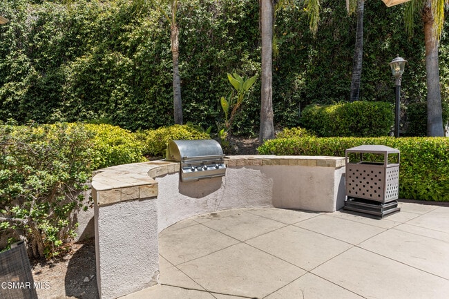 Building Photo - 5200 Premiere Hls Dr