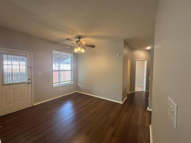 Building Photo - 2208 Wildwood Ln