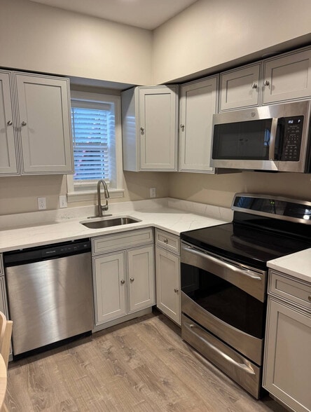 Building Photo - 417 Scott St