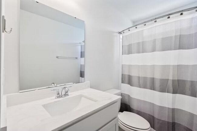 Building Photo - 2053 Ainsley Dr