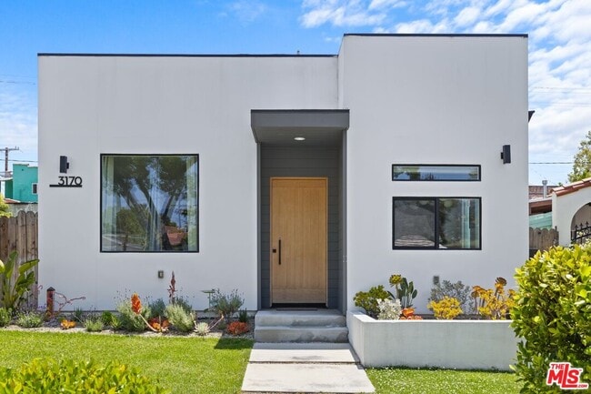 Primary Photo - 3170 Glenmanor Pl