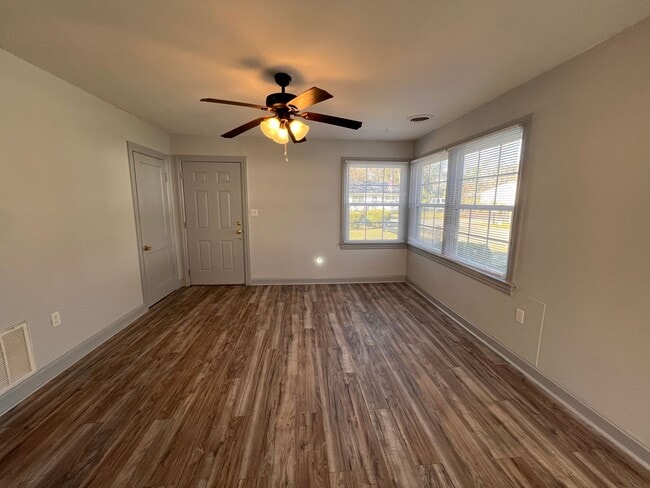 Building Photo - 109 Sharyn Ln