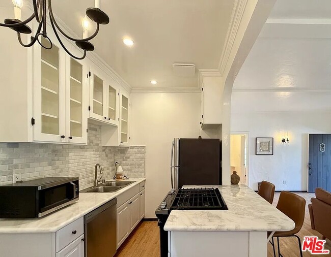 Building Photo - 854 4th St