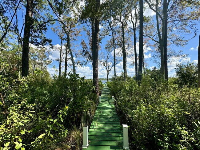 Building Photo - 1009 Lake Davenport Blvd