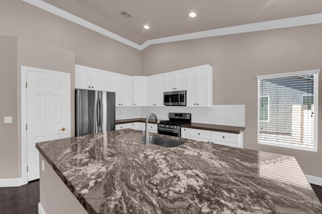 Building Photo - Don't miss out on this super cute 2-bedroo...