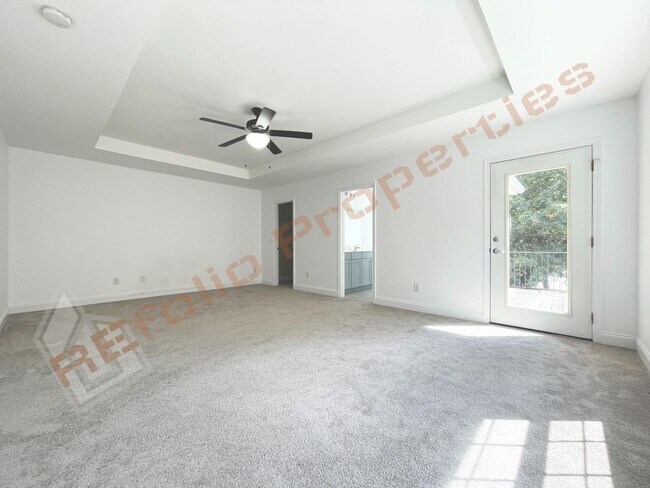 Building Photo - Beautiful 2 Story 3 Bedroom 2.5 Bath Townh...