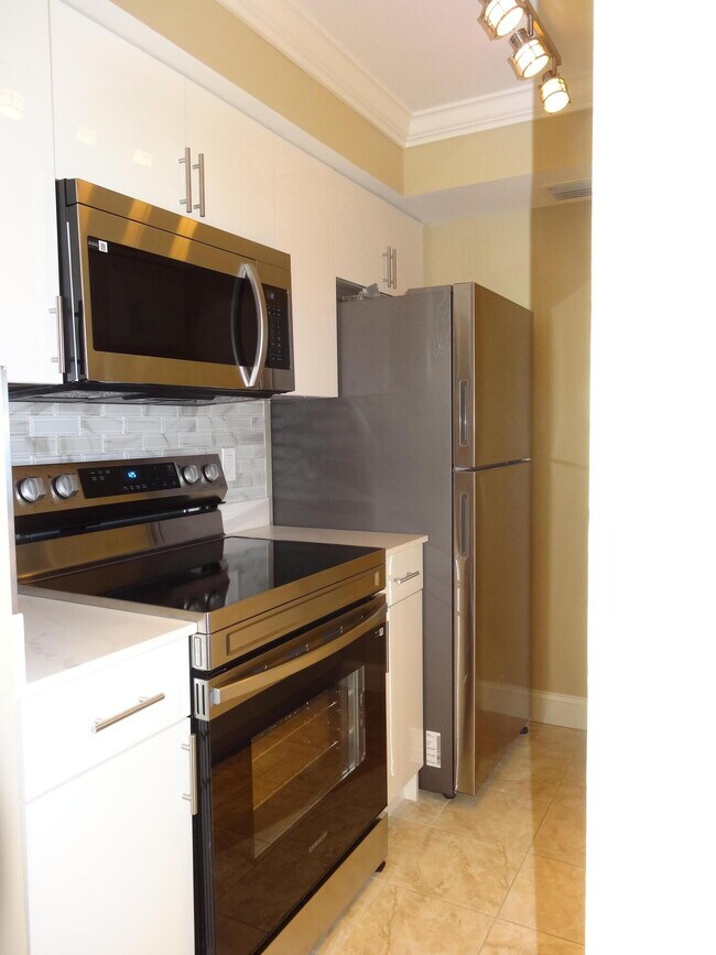 Building Photo - 7091 Golf Colony Ct