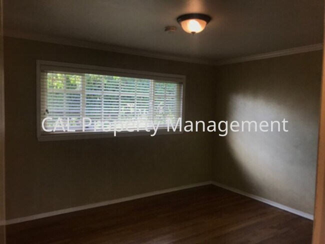 Building Photo - South Salinas 3 Bedroom, 2 Bath Home