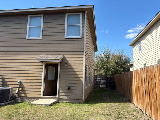 Building Photo - Medical Center Townhome