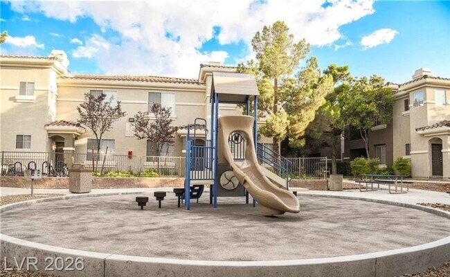 Building Photo - Gated Falls Condo with 3 Bedrooms, Granite Kitchen & Resort Amenities