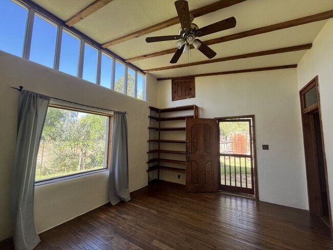 Building Photo - 507 Upper Ranchitos Rd