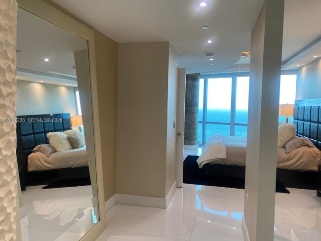 Building Photo - 17121 Collins Ave