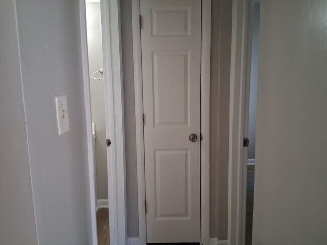 Building Photo - 530 Columbia Ave