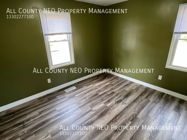Building Photo - 835 Staeger St