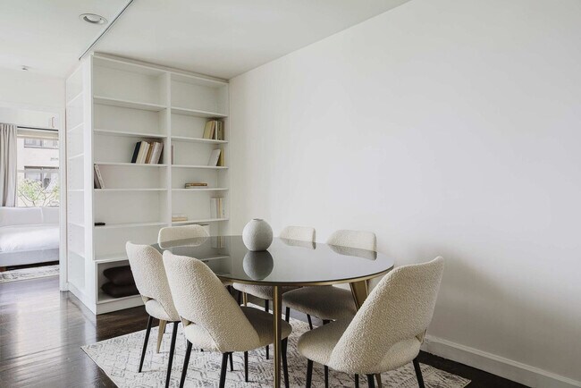 Building Photo - 323 E 51st St