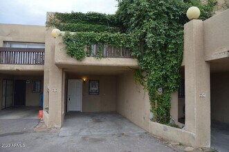 Building Photo - 3529 E Palm Ln